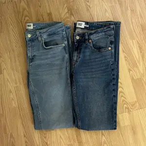 Två par lågmidjade bootcut jeans i modellen ”Low boot” från Lager 157 i storlek S full length. Originalpris 300/400kr st. 