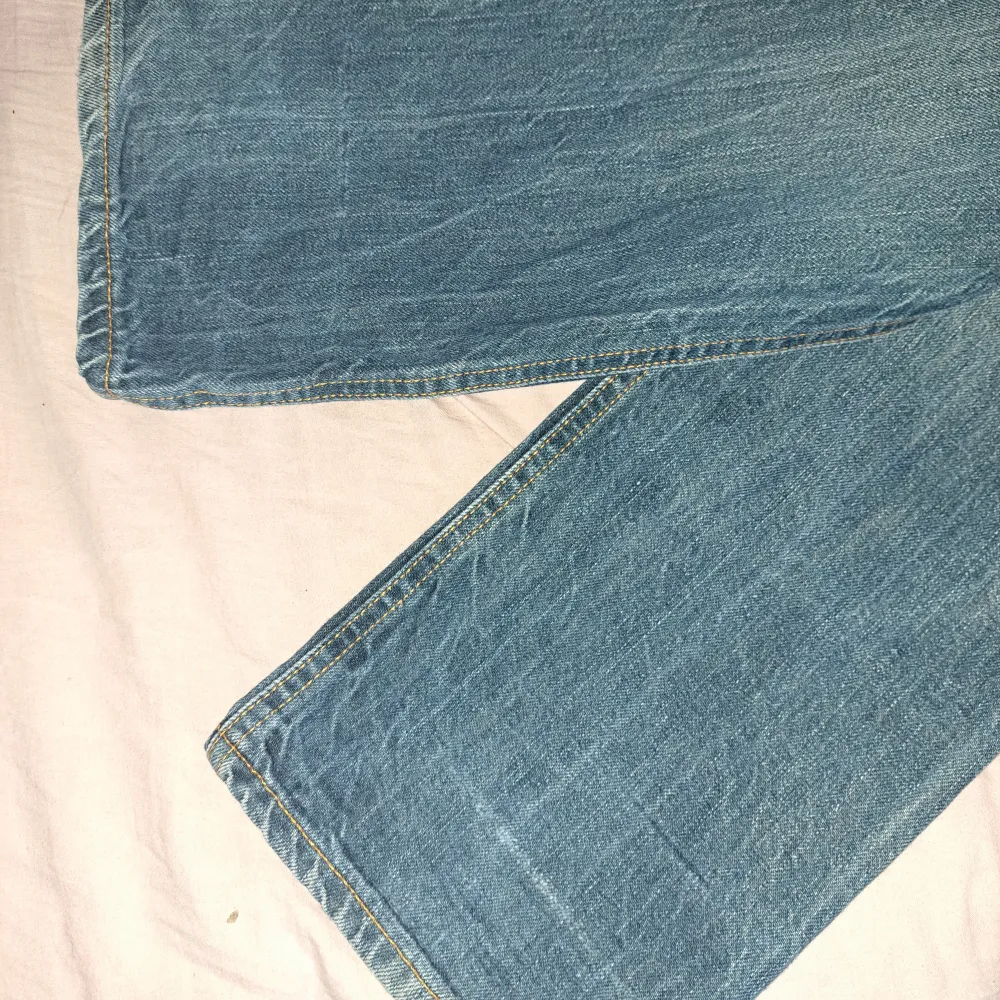 Säljer nudie jeans i bra skick, de är för små i midjan för mig.🤗. Jeans & Byxor.