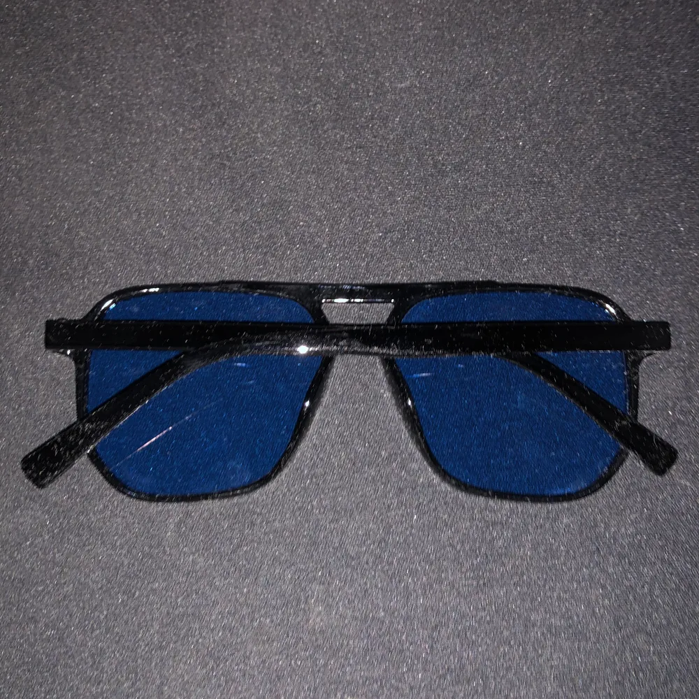 Riktigt snygga solglasögon är perfekt till sommaren . Accessoarer.