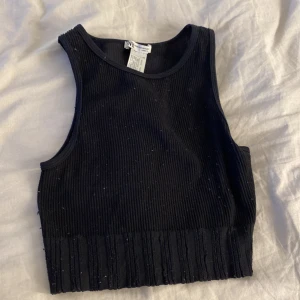 Zara topp sitter tajt och fin  - Zara topp storlek S-xxs-xs jätte fin sitter jätte fint har aldrig använt den 💕👍🏽