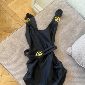 Baddräkt  - Säljer denna jätte fina baddräkt. Den är aldrig använd. 