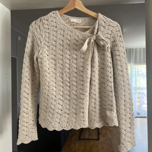 Odd molly kofta - Odd molly kofta i mycket fint skick. Beige i färgen. Stl 1, motsvarar S men skulle säga den passar Xs också.