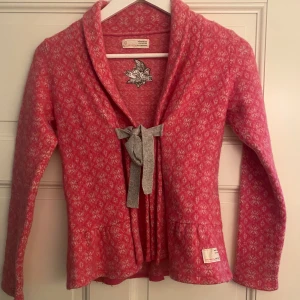 Odd Molly kofta - Jättefin Odd Molly kofta  Har lite tecken på användning 