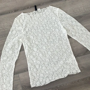 Festtröja - Jätte snygg lite mer fästligare tröja från hm 🤍🥂