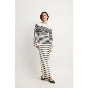 *NY* Klänning från NA-KD - *NY* stickad klänning från NA-KD med prislappen kvar. Såklart aldrig använd🌸 Passar även dig som vanligtvis har storlek Medium.