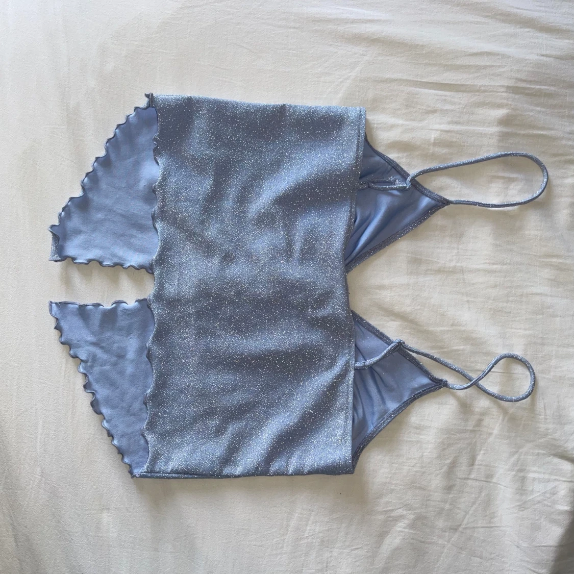 Glittrig topp från HM strl M - 90