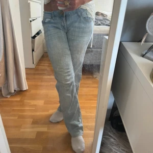Lågmidjade ljusblå jeans - Supersnygga lågmidjade ljusblå jeans från City Of Angels💕💕💕 