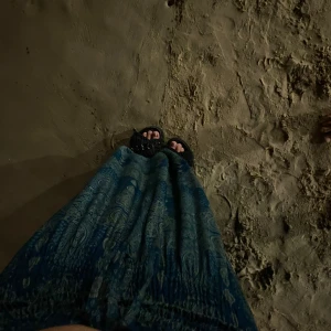 Jätte fin långkjol💙 - Jätte bra skick änvänd en gång storlek s/m men tror den passar nästa alla då den är stretchiga och härlig i materialet 💙