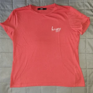 Topp - Röd topp från BikBok i stl L. 