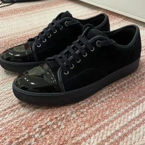 Lanvin - Lanvin skor i navy blue, storlek 8 i UK. Riktigt bra skick, skriv vid funderingar.