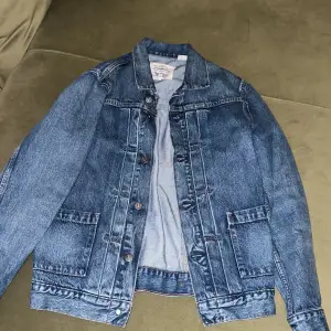 Levis jacket nästan ny. 