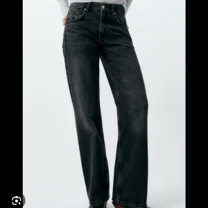 Mid Rise  - Mid Rise jeans ifrån Zara storlek 40, fint skick 🩷 pris kan diskuteras 