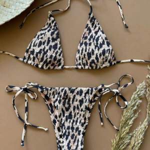 Säljer nu denna helt nya leopard bikini från shein, nypris: 149kr. Råkade beställa i fel storlek, därmed säljer jag💘 Inte testad eller något liknande!