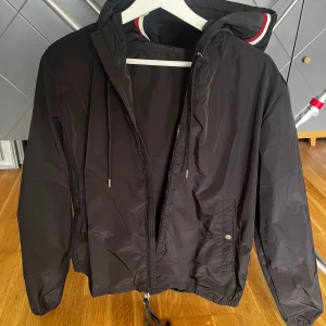Moncler Grimpeurs - Moncler vårjacka aldrig använd, nyskick.