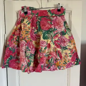 Zara kjol med avtagbar rosett i S