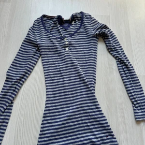 En skön långärmad tröja - Bra skick, Stretchtyg Storlek s 