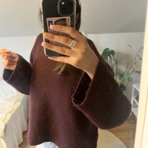 Stickad tröja❣️ - Vinröd stickad tröja från Gina Tricot, använd ett fåtal gånger, fint skick