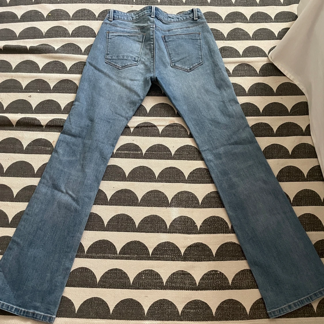 Lågmidjade utsvängda jeans  - 92