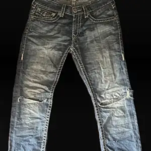 Hej! Säljer ett par väldigt rare True religion jeans i grymt fint skick. Storlek 32w. 