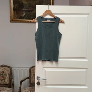 Linne - Ett linne från designed by 2-Biz.  Helt nytt!