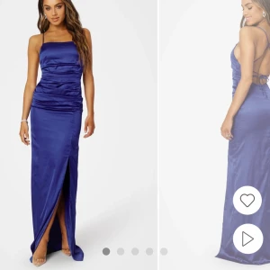 Balklänning  - Mörkblå superfin balklänning men djup rygg! Endast testad och alla lapparna är kvar! Säljer pga att jag valt en annan till balen och hoppas att nån annan kan ha den till användning!💙💙