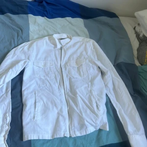 Zara jacka - Somrig jacka från Zara, aldrig använd då den va för liten och fick den i present