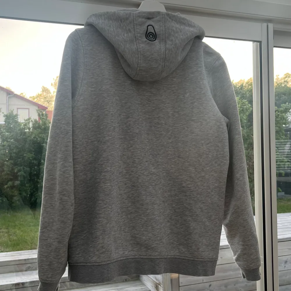 Köpt för 1000kr, kvitto finns, fint skick och priset kan diskuteras.. Hoodies.