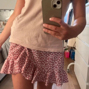 Kjol - Säljer denna kjol ifrån shein.  Strl XS-S. Om fler bilder kp.🩷