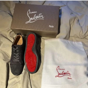 Louboutin  - Helt nya Louboutin säljer för dom är lite stora för mig pris kan diskuteras lägre pris vid snabbaffär skriv för mer frågor!🤝🏻