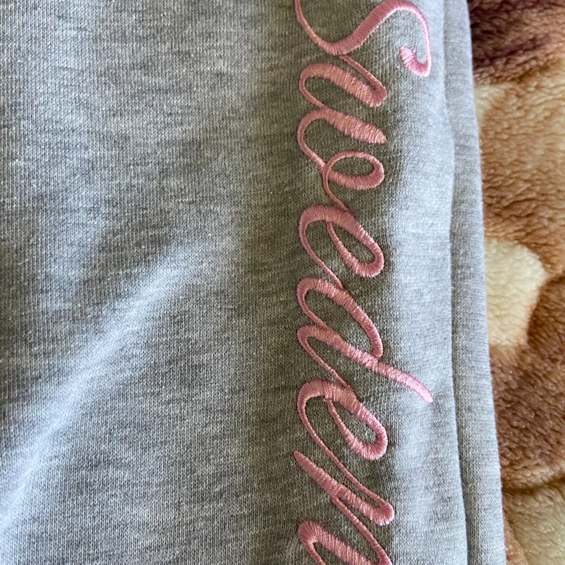 Grå mjukisbyxor från On The Peak - 91