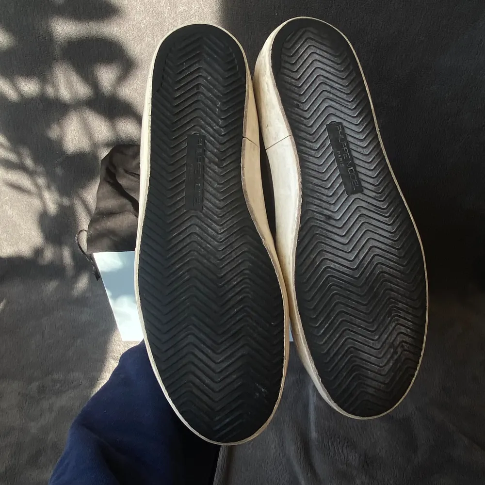 Philippe model i fint skick🌟 orginalstorlek 43 passar även upp till 43,5 | ingår: endast skorna | fraktar eller möts upp i Täby📍. Skor.