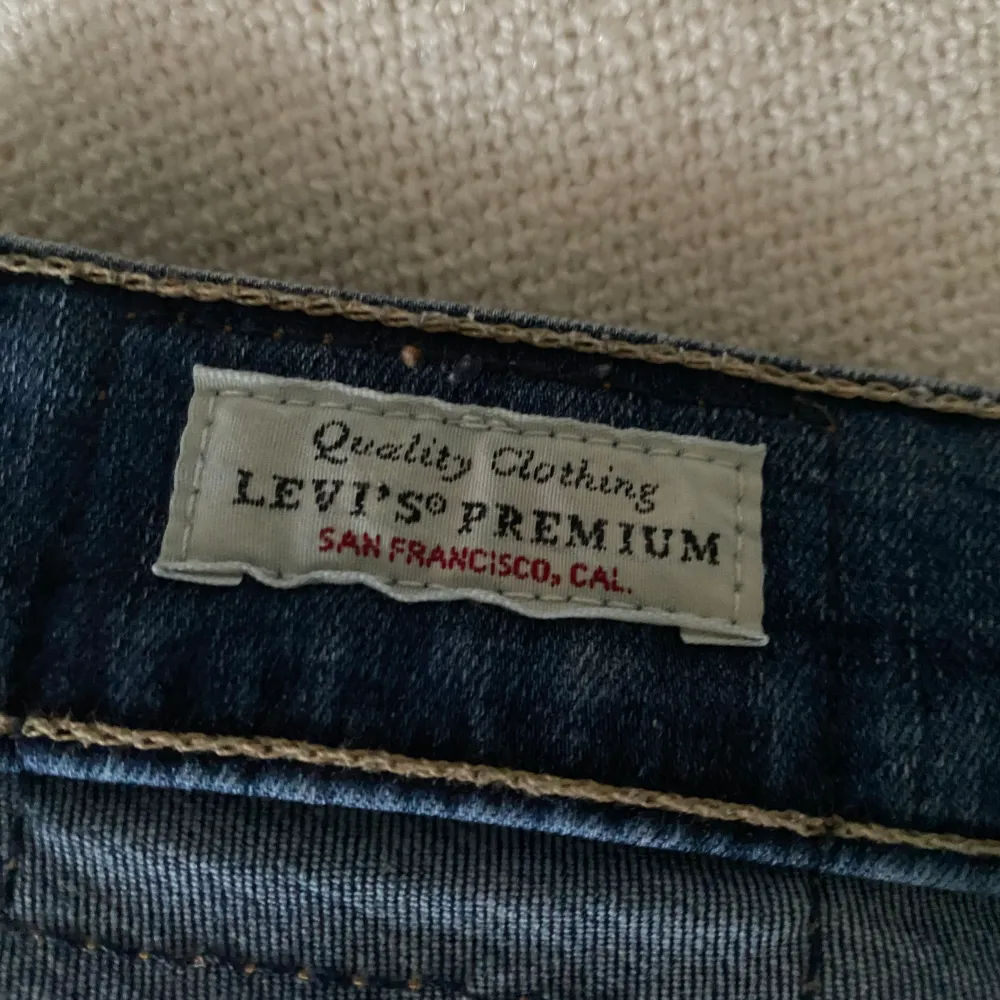 Mile high skinny jeans från Levis. Bra skick och inte jätteanvända. . Jeans & Byxor.