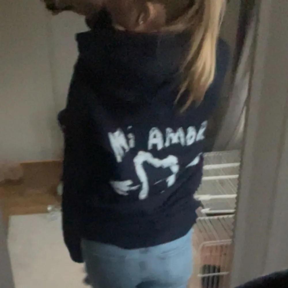 Säljer min trendiga mi Amor hoodie då den aldrig används! 💞 Nypris - 1800 kr. Hoodies.