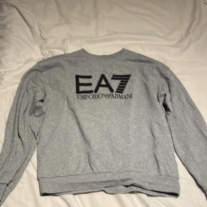 Armani hoodie  - Säljer denna Armani hoodie då den är för liten och inte kommer till användning kan sänka pris vid snabb affär 