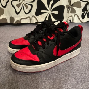 Nike Court sneakers - i sparsamt skick