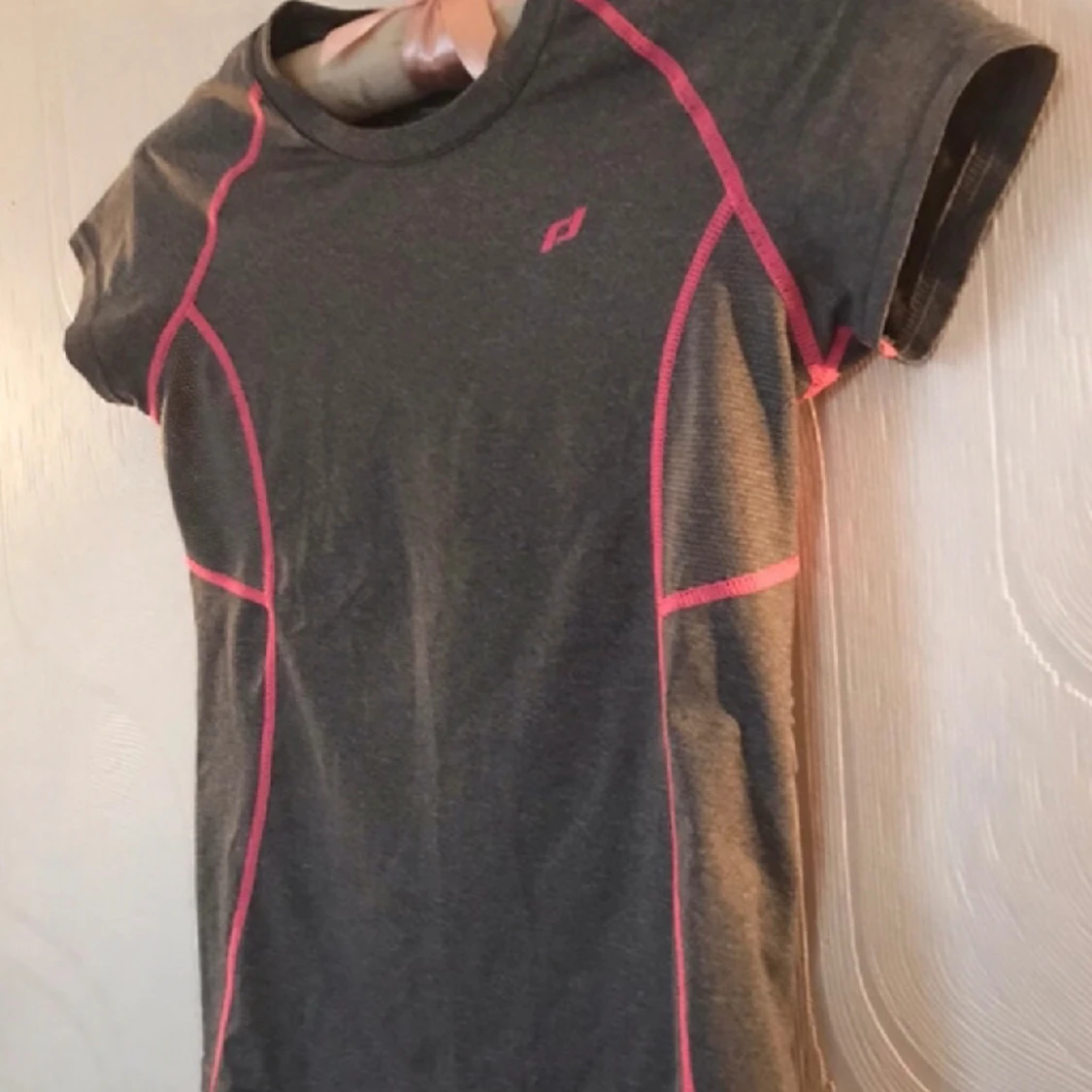 Grå sport T-shirt  - 91