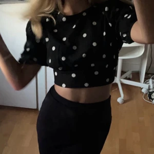 Fin blus🤍 - Jättefin blus i fint skick, älskar verkligen,tyvärr passar den inte mig längre🤍