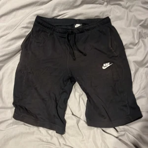 Nike shorts  - Storlek S ok skick lite solblekta typ så är en nyans av brun på vissa ställen