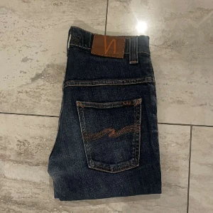 Nudie Jeans - Ett par schyssta Nudie jeans för riktigt skönt pris! Storlek 30/34, Skick 9/10, pris går självklart att diskuteras!