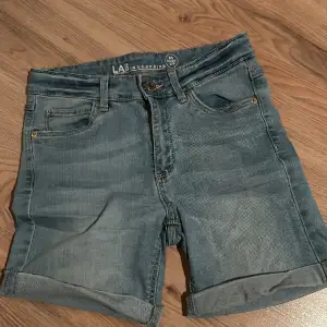 Jeans shorts till barn storlek 152