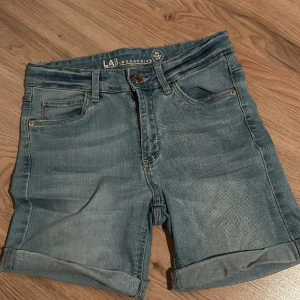 jeans shorts barn - Jeans shorts till barn storlek 152