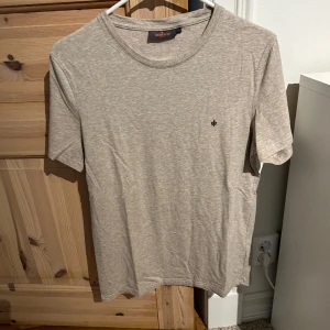 Morris t-shirt - Tröjan är i mycket fint skick Inga defekter 