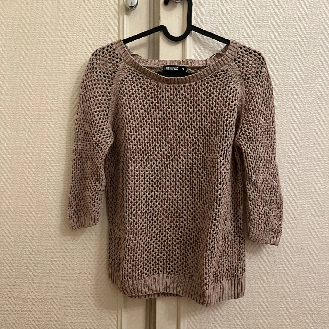 Stickad/virkad tröja med trekvartsärm