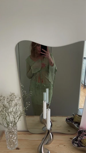 Set grönt - Set med kjol och blus från cider som är otroligt likt det populära setet från rat & boa! Säljer pga kjolen är lite kort för mig! Så fint på sommaren till festival eller somriga festligare tillfällen 💚