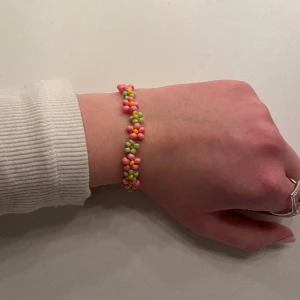 Nyhet!🍀💞 - Ett fint armband med gulliga färger!💗 Storlek väljer du själv vid beställning💗