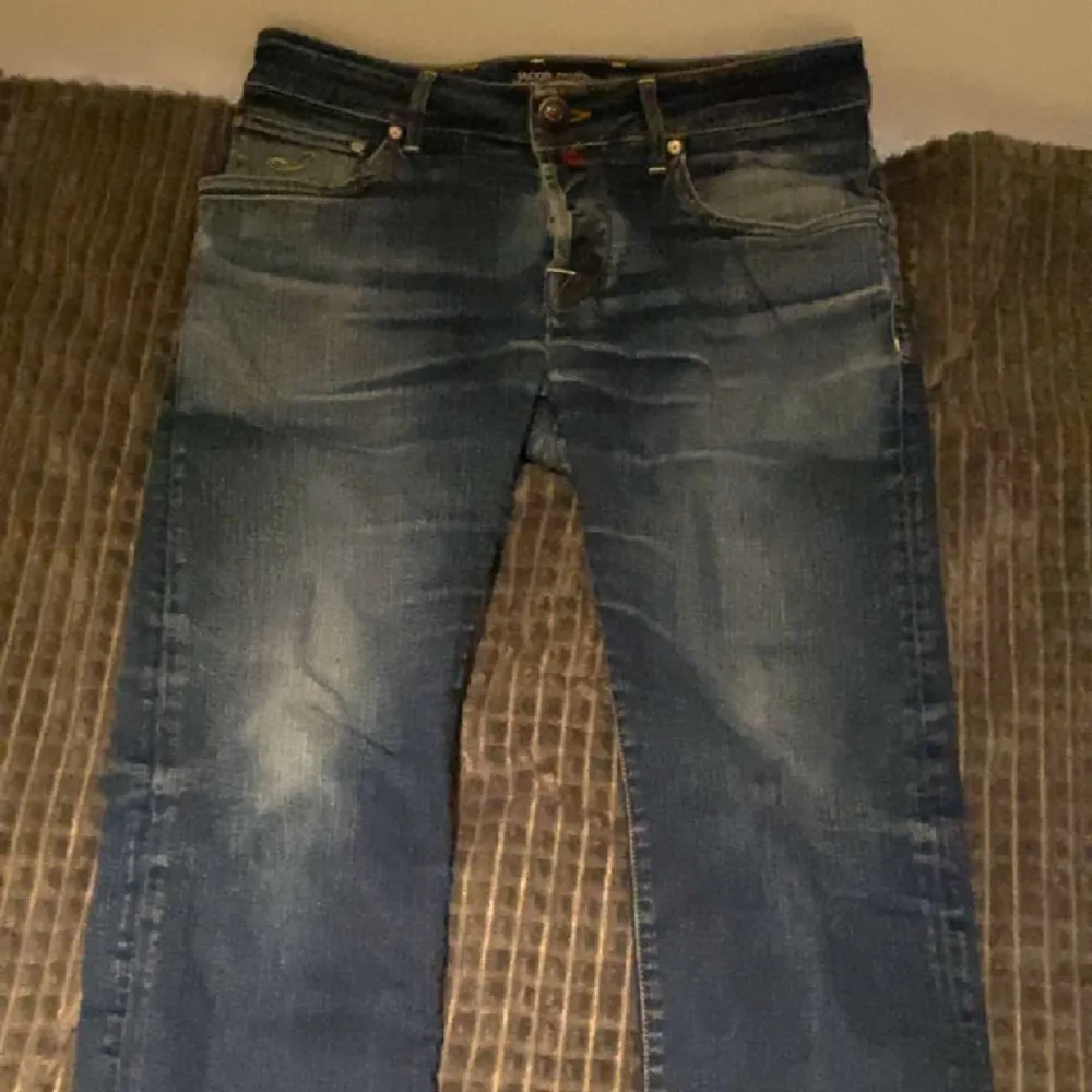 Hej Säljer Jacob cohen jeans nypris är 5000 i helt nytt skick, skriv för mer bilder . Jeans & Byxor.