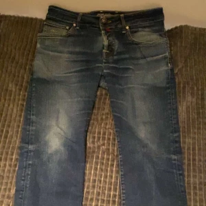 Jacob cohen jeans - Hej Säljer Jacob cohen jeans nypris är 5000 i helt nytt skick, skriv för mer bilder 