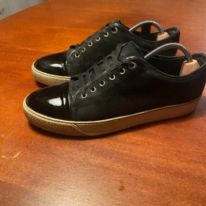 Lanvin skor - Intressekoll på ett par feta lanvins — storlek 10 (passar 45) — skick 7/10 men fortfarande bra skick — mitt pris 1899 — ingen box eller kvitto