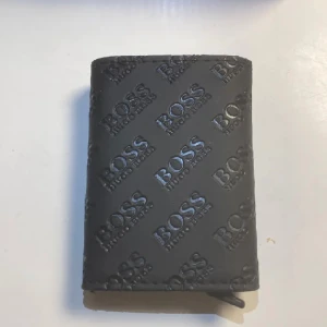 ✨HUGO BOSS PLÅNBOK✨ - Hugoboss plånbok den är fin och jätte bra 😍.