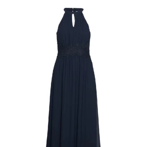 Marinblå balklänning - Säljer min 9:ans balklänning från VILA!!🥂 Använd endast en gång, testad 3 ggr. Superfin, drömmig och skön att ha på sig🤩 Ärmlös maxiklänning, Spetsdetaljer, Hög hals, Detaljerad halsringning, Nyckelhålsstängning bak, Två lagers-klänning. 🥰